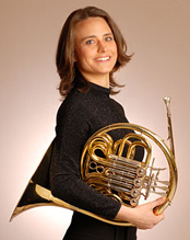Julia Klingel mit Horn
